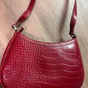 Elegant Red Crocodile-Embossed Shoulder Bag